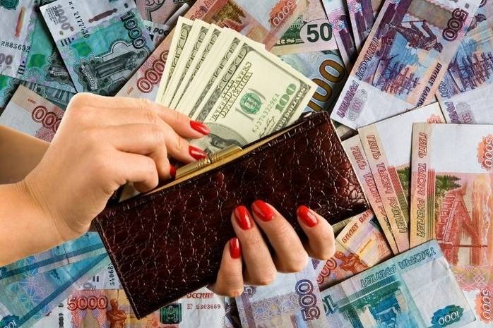 Экс-жену миллиардера обязали выплатить долг за ЖКХ (2 фото)
