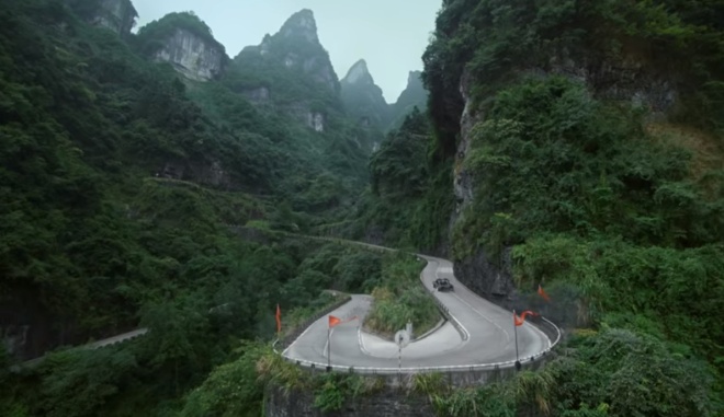 Кен Блок на 900-сильном пикапе поднялся на китайскую гору Тяньмэнь
