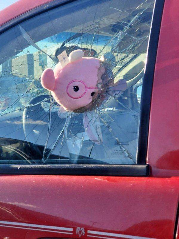 Разбитое стекло в автомобиле