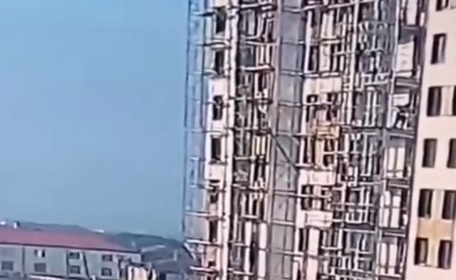 В Дербенте двое рабочих рухнули с высоты 9 этажа