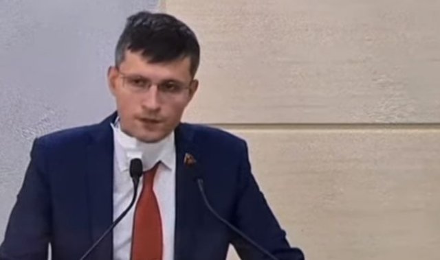 Депутат от КПРФ Павел Тарасов жестко прошелся по мерам, принимаемым для борьбы с пандемией
