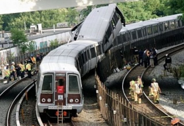 Самые известные аварии в метро (6 фото)