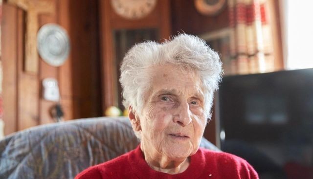 В Швейцарии 95-летняя пенсионерка рассказала, о короновирусе (2 фото)