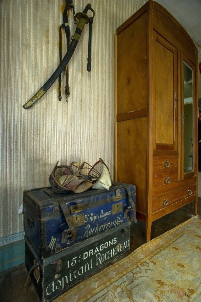 Застывшая спальня солдата, погибшего в Мировой войне (12 фото)