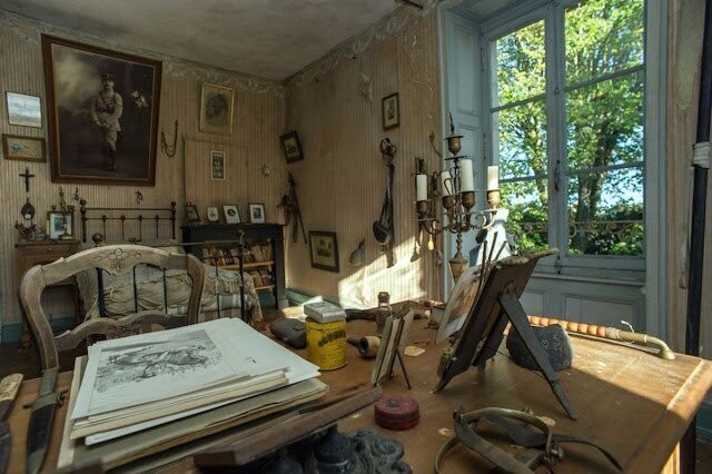 Застывшая спальня солдата, погибшего в Мировой войне (12 фото)