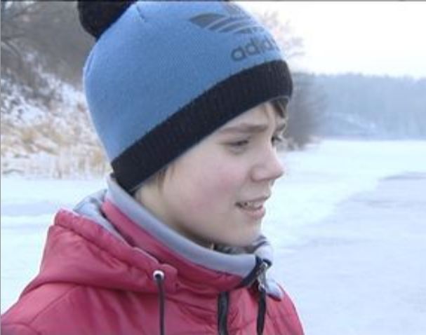 Чтобы спасти восьмилетнего мальчика, шестиклассник прыгнул в ледяную воду