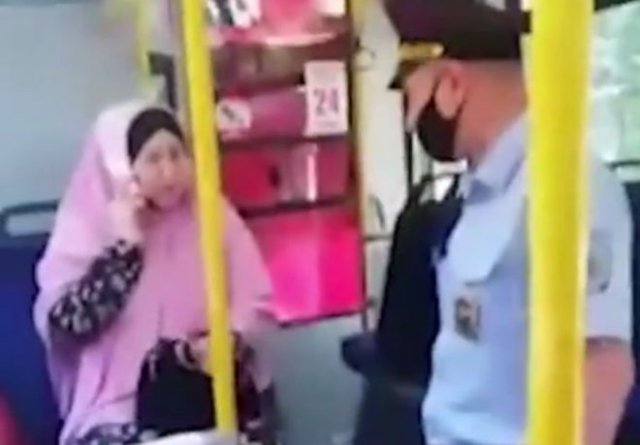 Мусульманка из Новосибирска устроила истерику из-за того, что ее попросили надеть маску