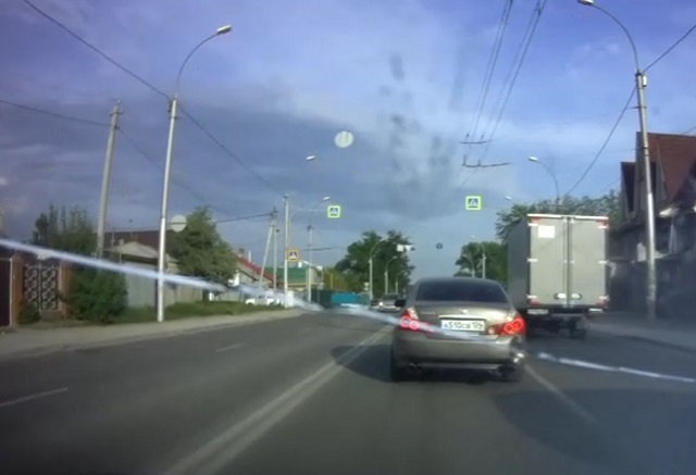 Неудачный поворот в исполнении водителя из Новосибирска