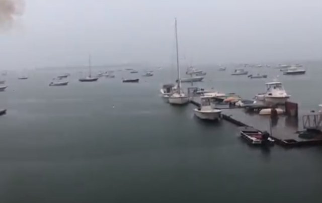 Прямое попадание молнии в судно (2 видео)