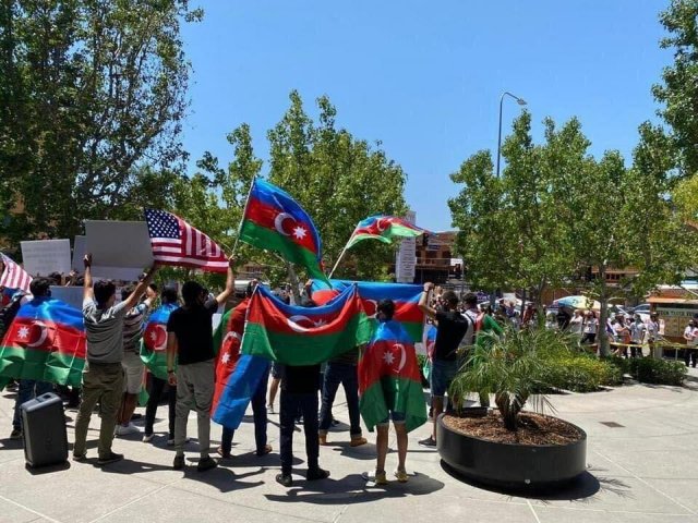 В Лос-Анджелесе армяне подрались с азербайджанцами за Нагорный Карабах