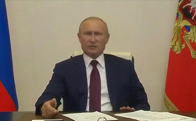 Владимир Путин рассказал, что думает о появлении флага ЛГБТ на посольстве США