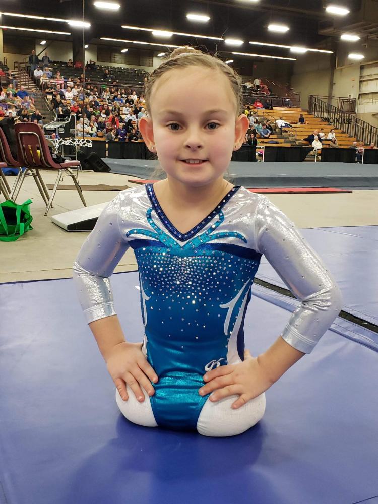 Безногая 8-летняя девочка стала гимнасткой, удивив всех