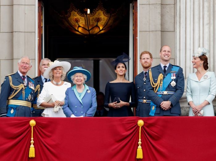 Откуда берут средства члены королевской британской семьи (8 фото)