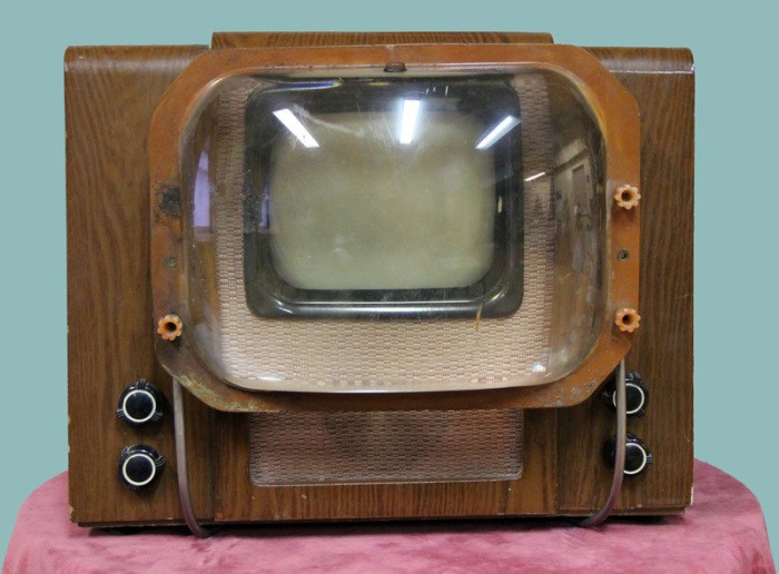Почему в советских телевизорах корпус был деревянным (7 фото)