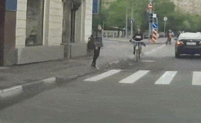 Пешеход врезался в велосипедиста