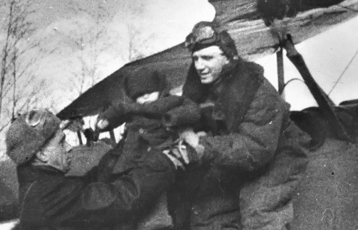 Подвиг советского лётчика, спасшего детей в горящем самолёте (5 фото)