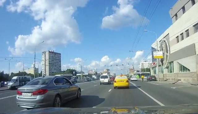 Спорное ДТП в Москве: задачка о велосипедисте, таксисте и водителе