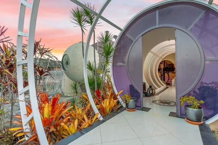 В Австралии продается футуристический дом из пузырей (18 фото)