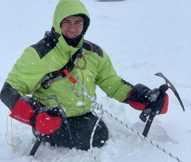 Рустам Набиев в снегу