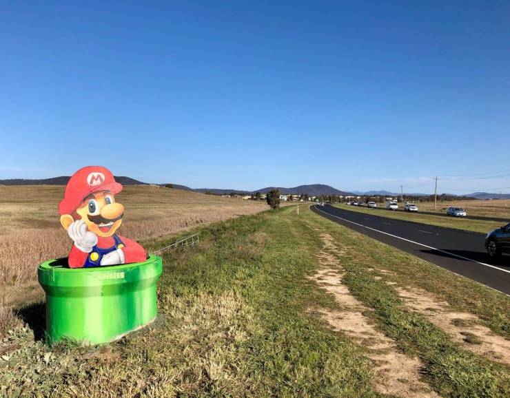 Марио на дороге