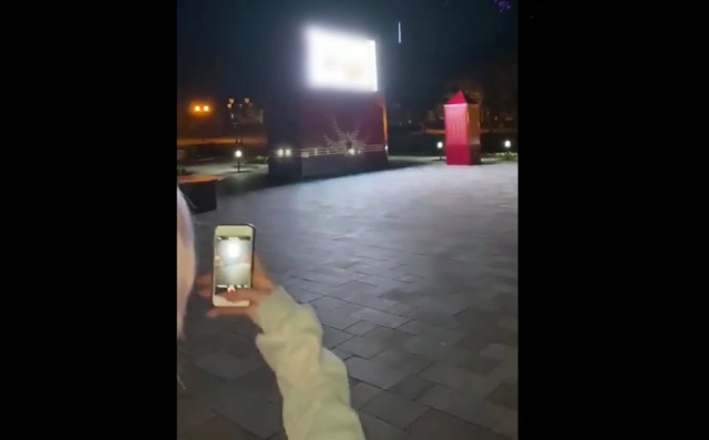 В Пятигорском сквере, созданном специально к 75-летию Победы, включили видео для взрослых
