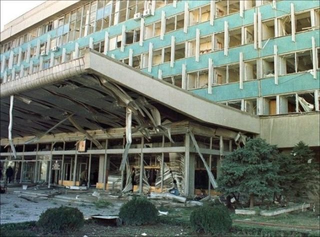 Здание Кабинета министров Узбекистана, разрушенное в результате серии терактов