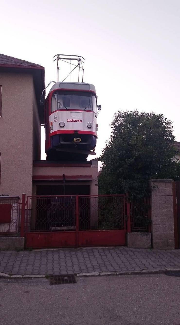 Трамвай на крыше
