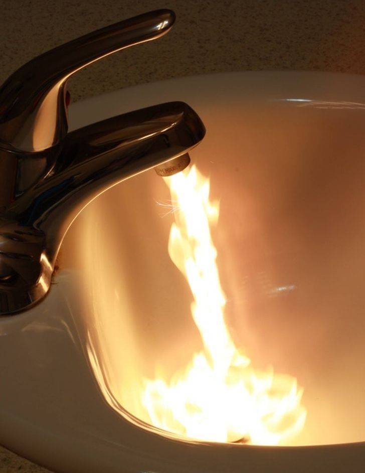 Огонь из крана воды