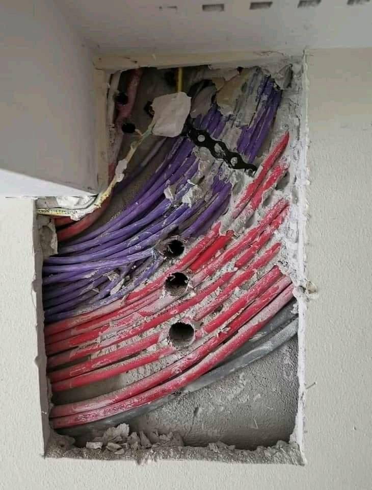 Испорченные кабели во время ремонта