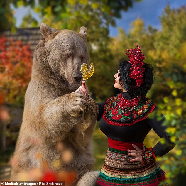 С медведем Степаном хотят позировать модели со всего мира
