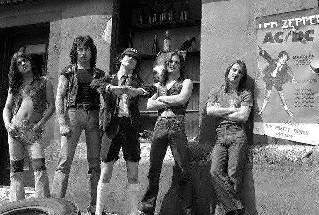 AC/DC, 1976 год.