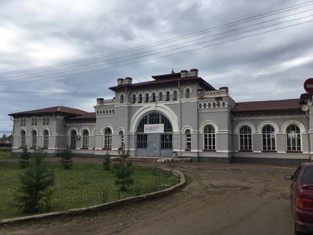 В поселке Свеча Кировской области продается целый вокзал