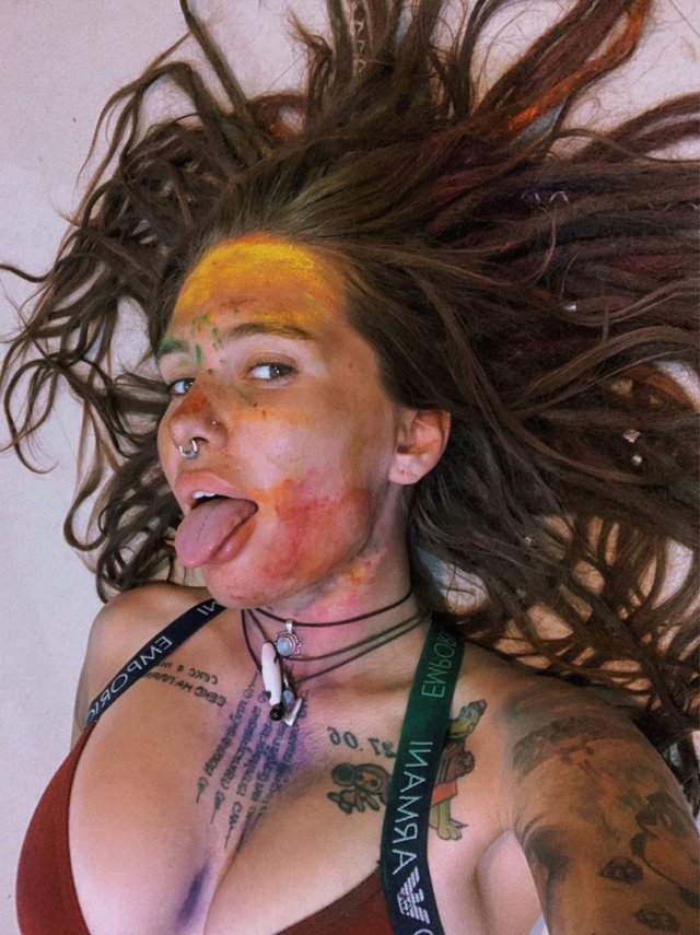 Instagram-модель Наташка Веретенникова (Natashka Veretennikova) с разрисованным лицом