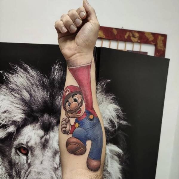 Татуировка на руке Супер Марио