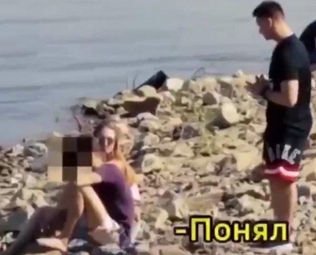 Предложил парню прыгнуть воду за 500 рублей и увел его девушку с помощью денег