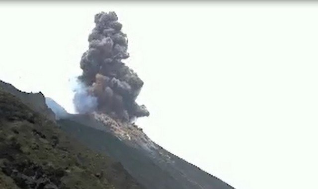 В Сицилии "проснулся" вулкан Стромболи