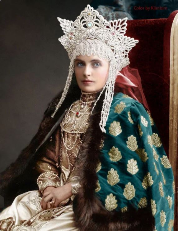 20 редких цветных снимков последнего бала Романовых