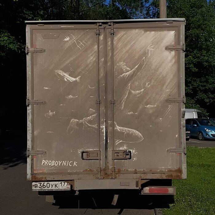20 шедевров от художника, который рисует на грязных грузовиках