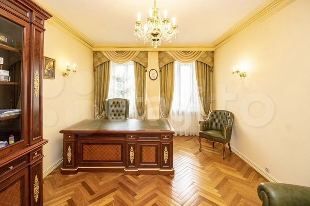 Квартирный вопрос: скромная 7-комнатная квартира рядового чиновника за 46 миллионов рублей (13 фото)