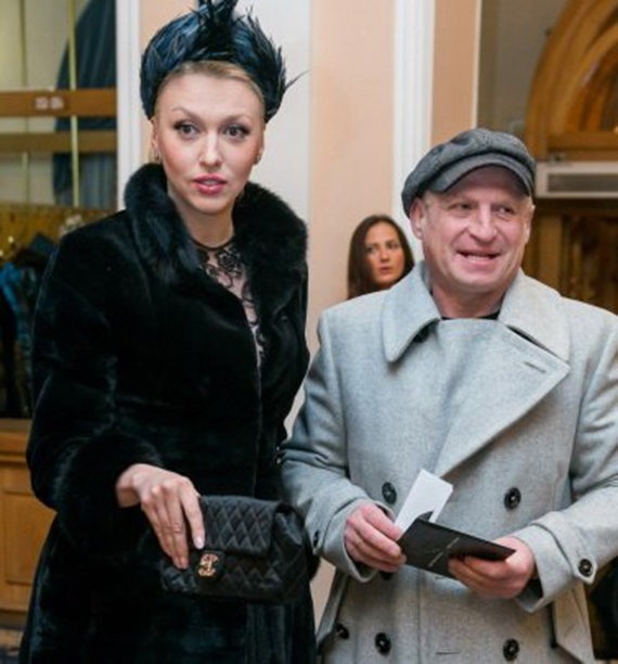 Как выглядит супруг Оли Поляковой, который ушёл из семьи ради нее