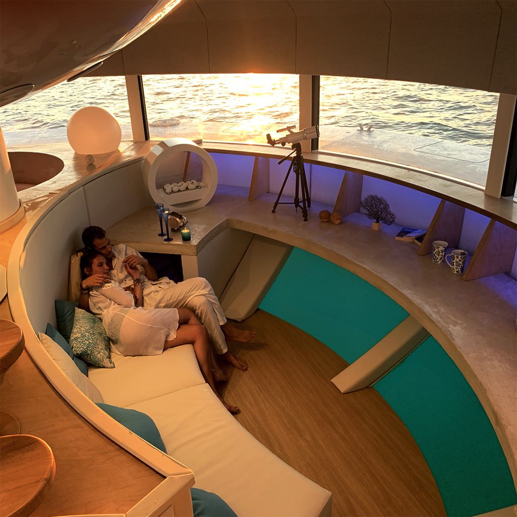 Первый в мире плавучий отель класса люкс — автономная капсула Anthénea
