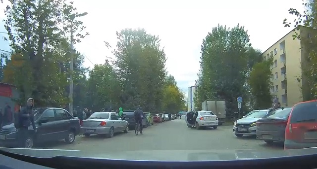 Начало стрельбы в Перми: видео от случайного водителя, который проезжал мимо Тимура Бекмансурова