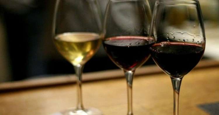 Бокал вина в старости, куда важнее различных упражнений