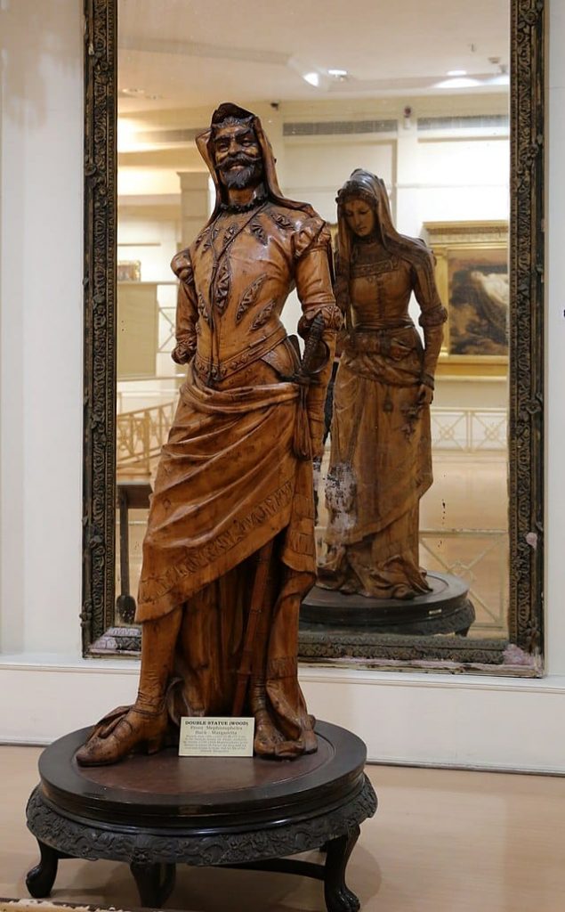 Одна из самых известных скульптур в мире — двуликая статуя Мефистофеля и Маргариты
