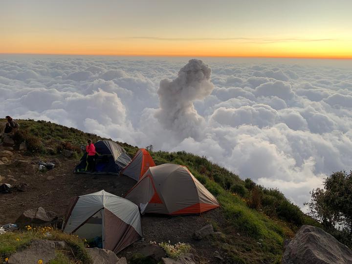 16 атмосферных снимков от любителей путешествовать с палаткой о том, чем им запомнился этот год