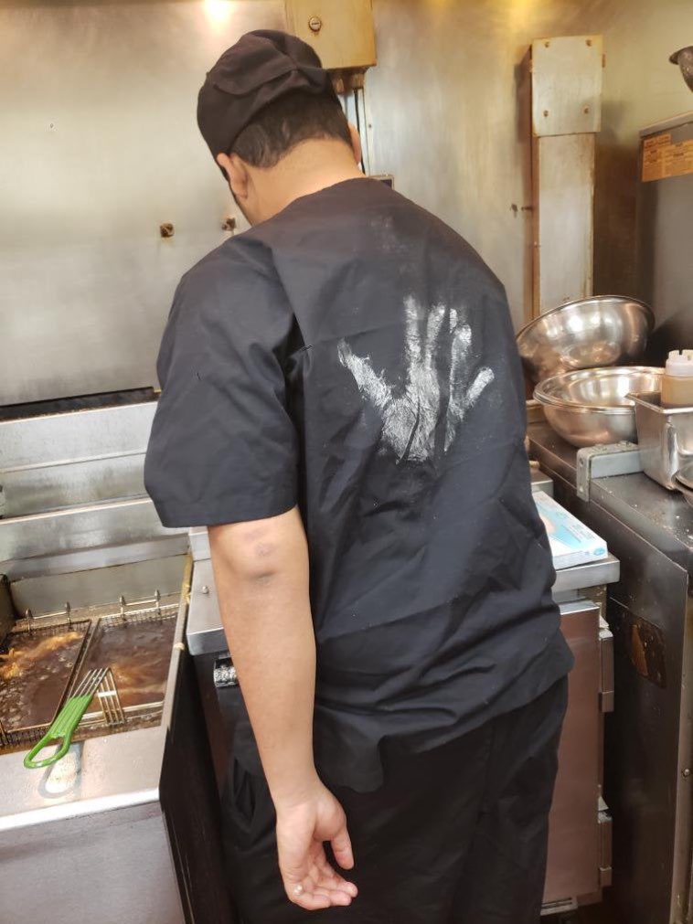 16 фото от работников кухни, которые покажут, что у них там происходит, пока посетители веселятся в зале ресторана