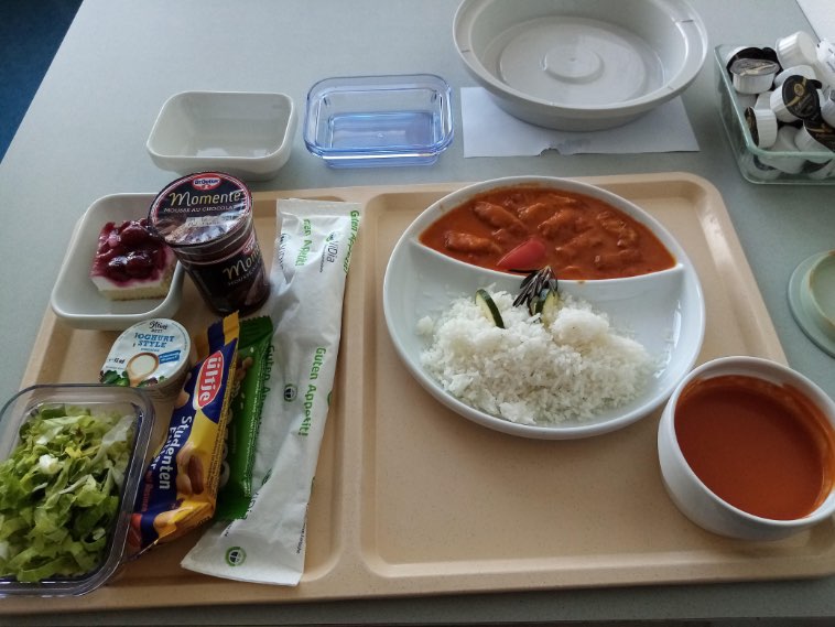 17 снимков еды, которую заботливый персонал принес пациентам больниц в разных странах мира