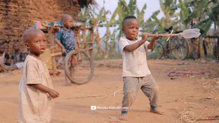 «Держи ритм» — африканские дети танцуют так, как не каждый сможет