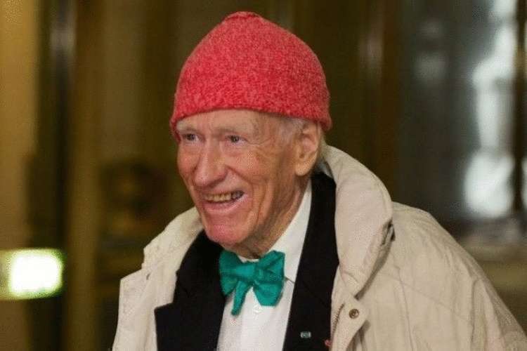 Этот с виду скромный пенсионер в шапочке — на самом деле норвежский миллиардер из списка Forbes