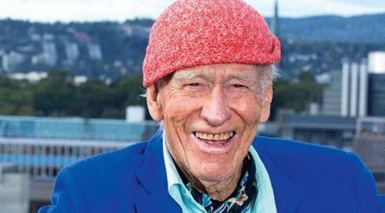 Этот с виду скромный пенсионер в шапочке — на самом деле норвежский миллиардер из списка Forbes